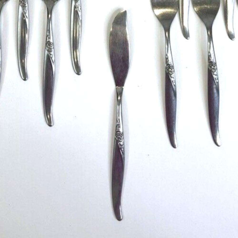 ONE LA ROSE Butter Knife Oneida LTD Wm A Rogers Premier Stainless Flatware